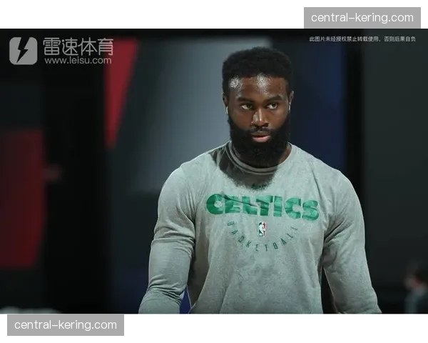 凯尔特人杰伦布朗挡拆持球投增产 百回合8.8次出手效率0.98 凯尔特人杰伦布朗挡拆持球投增产 百回合8.8次出手效率0.98