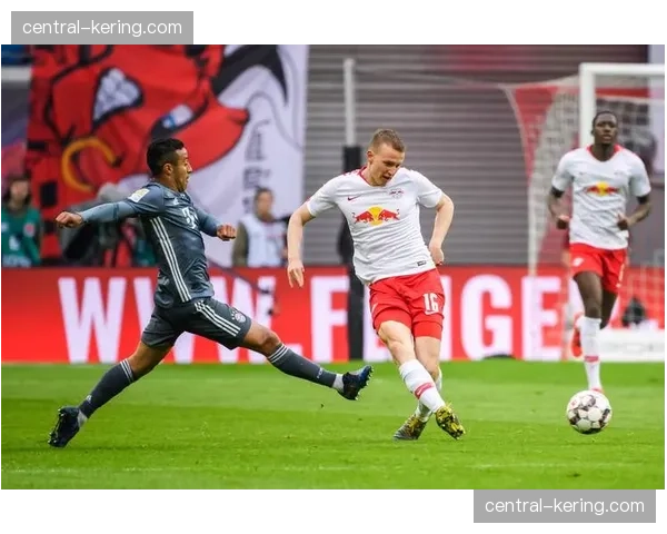 切尔西罗塞尼尔擅长三后卫四后卫灵活切换，定位球攻防俱佳